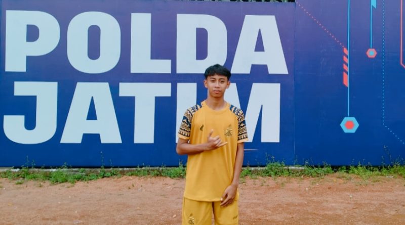 Farel Esfandiar, pemain muda asal Pamekasan, Madura, yang lolos seleksi Bhayangkara FC U-16 dan menjadi inspirasi pemuda desa.