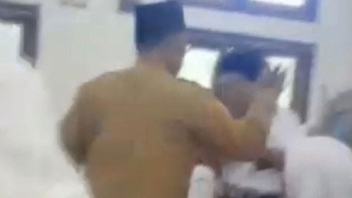 Viral Guru ASN di SMAN 1 Pamekasan.