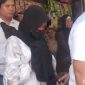 Terduga pelaku saat diamankan polisi.