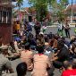 Mahasiswa universitas madura saat ditemui Bupati Pamekasan.