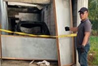 Polisi saat mendatangi TKP.