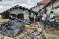 Polisi saat gerebek judi sabung ayam di desa Blaban Pamekasan.
