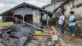 Polisi saat gerebek judi sabung ayam di desa Blaban Pamekasan.