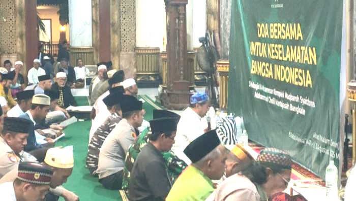 Doa bersama. (Dok: TribunMadura).