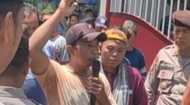 Aktivis Pamekasan saat demo Bupati Pamekasan.