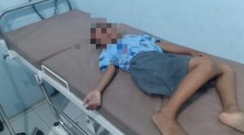 Salah satu siswa yang diduga keracunan dilarikan ke rumah sakit.