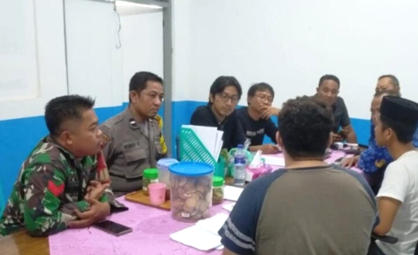 Polisi saat temui SPPG Pegantenan Pamekasan.