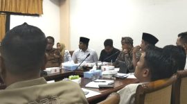 Aliansi Masyarakat Peduli Nakes (AMPN) Sampang saat menggelar audiensi.