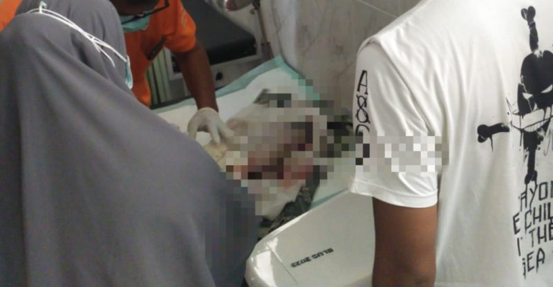 Mayat bayi saat dievakuasi.