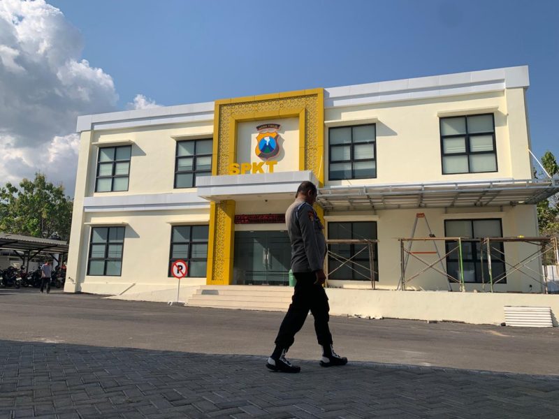 Halaman SPKT Polres Pamekasan.