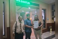 Wahyu saat melapor ke Polda Jatim.