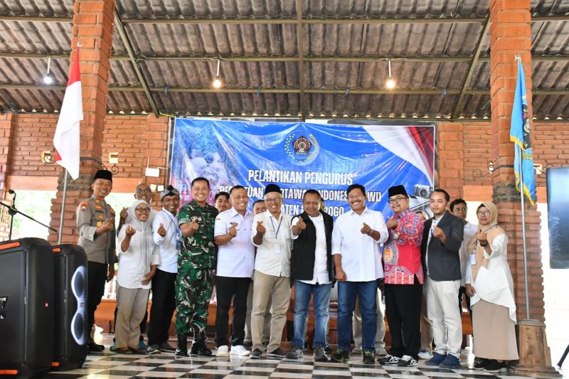 Konferensi Persatuan Wartawan Indonesia (PWI) Kabupaten Ponorogo pada Selasa (29/10/2025) di Planet Warrock Cafe mendapat apresiasi tinggi dari Ketua PWI Provinsi Jawa Timur, Lutfil Hakim.