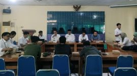 Aktivis saat audiensi di kantor Dinsos Sampang.