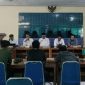 Aktivis saat audiensi di kantor Dinsos Sampang.