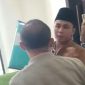 Situasi memanas saat perangkat desa Pajeruan dan Komis Sampang mengejar Camat Sulhan yang hendak kabur dari forum.