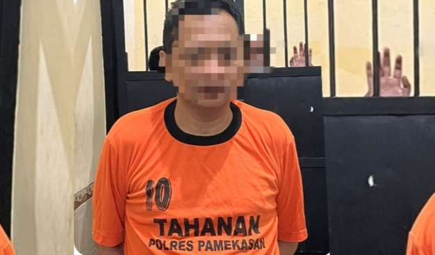 Pelaku saat dibekuk polisi.