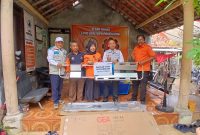 Bertepatan dengan peringatan hari Pahlawan 10 Nopember 2025, YBM PLN UP3 Madura menyerahkan bantuan 2 tandu skop kepada FRPB Pamekasan.