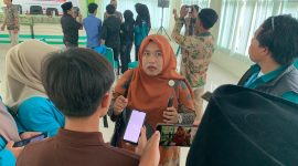 Maghfiroh Ketua FKWUB Pamekasan saat diwawancarai.