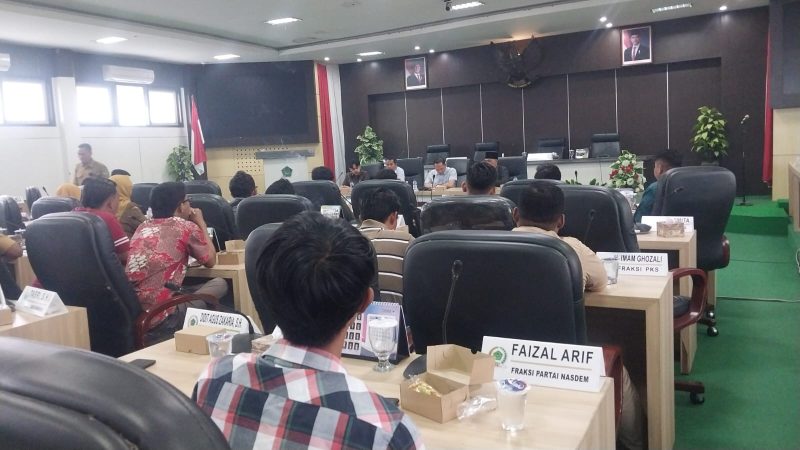DPRD Tani Merdeka Indonesia Kabupaten Pamekasan saat beraudiensi di kantor DPRD Pamekasan, Selasa (18/11/2025).