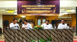 Kegiatan berlangsung hingga Minggu (23/11/2025) dengan mengangkat tema “Urgensitas Kawasan Ekonomi Khusus (KEK) Tembakau dan Garam Madura.”