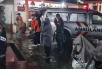 Polisi saat melakukan investigasi.