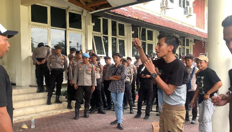 Koordinator aksi, Iwan CH,.