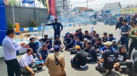 Selasa (9/12/2025) sekitar pukul 10.00 WIB, Puluhan mahasiswa Universitas Madura (UNIRA) menggelar demonstrasi menolak dugaan ketidaktransparanan Komisi Pemilihan Umum Mahasiswa (KPUM) dalam pelaksanaan Pemilihan Raya Mahasiswa (Pemira) 2025.