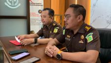 Ali Munip Kasi Pidsus (Kiri) dan Kasi Intel Kejari Pamekasan Ardian (kanan).