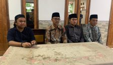 Pihak pengasuh dan Kepala Sekolah MTsN 3 Sumber Bungur Pamekasan.