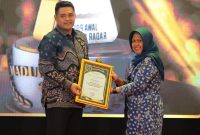 Mantap! Andi Ali Syahbana Raih Anugerah ASN Berprestasi di Madura Award 2025.