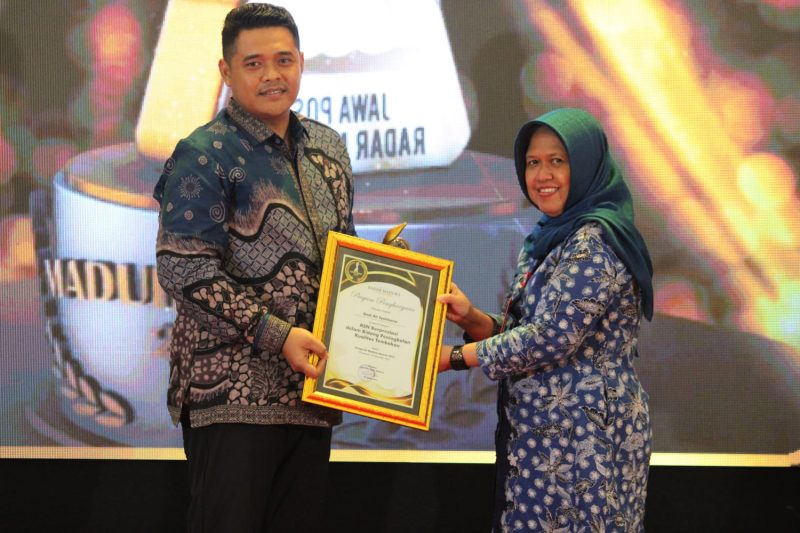 Mantap! Andi Ali Syahbana Raih Anugerah ASN Berprestasi di Madura Award 2025.