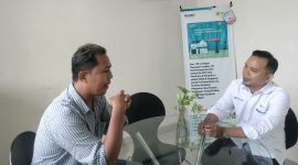 Abd. Rohman diterima oleh Jumhari, selaku Officer Kinerja Administrasi Penanganan PLN Ketapang.