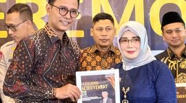 Wow! Kepsek MTsN 3 Pamekasan Raih Perhargaan Bergengsi Outstanding Achievement Award 2025.