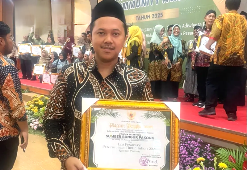 Pondok Pesantren (Ponpes) Sumber Bungur, Kecamatan Pakong, Kabupaten Pamekasan, kembali menorehkan prestasi membanggakan di tingkat Provinsi Jawa Timur dalam kegiatan “Jatim Environment Community Award 2025”.
