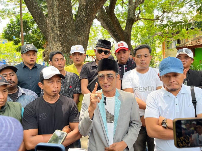 Puluhan aktivis Lembaga Swadaya Masyarakat (LSM) Pamekasan bertemu di Alun-alun Arek Lancor, Kamis (12/2/2026) pagi.