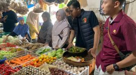 Jelang Ramadhan, Satgas Pangan Polres Pamekasan Pastikan Stok Bapokting di Pasar Gaden Aman dan Stabil