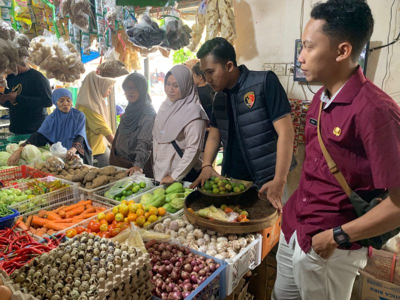 Jelang Ramadhan, Satgas Pangan Polres Pamekasan Pastikan Stok Bapokting di Pasar Gaden Aman dan Stabil