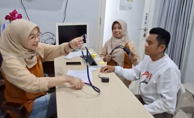 Semarakkan HPN 2026, PWI Pamekasan Gandeng Kusuma Hospital Cek Kesehatan Jantung Wartawan dan Kades