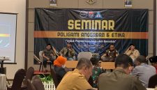 Barisan Masyarakat Merdeka (BMM) menggelar seminar bertajuk “Poligami Anggaran dan Etika” di Azana Hotel Pamekasan, Selasa (24/2/2026) sore.