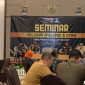 Barisan Masyarakat Merdeka (BMM) menggelar seminar bertajuk “Poligami Anggaran dan Etika” di Azana Hotel Pamekasan, Selasa (24/2/2026) sore.