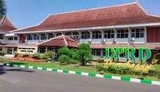 Halaman Kantor DPRD Pamekasan.