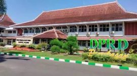 Halaman Kantor DPRD Pamekasan.