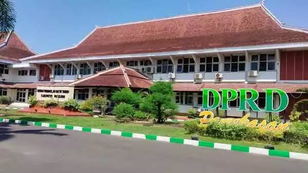 Halaman Kantor DPRD Pamekasan.