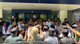 Aktivis Pamekasan Teriak Adanya Dugaan Suap Saat Demo di Kantor Bea Cukai Madura