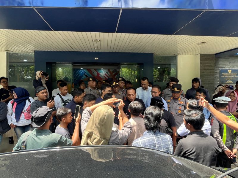 Aktivis Pamekasan Teriak Adanya Dugaan Suap Saat Demo di Kantor Bea Cukai Madura