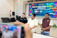 Kasatreskrim Polres Pamekasan AKP Yoyok Hardianto (Tengah).