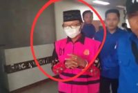 Kades Pragaan Daya Sumenep saat diseret Kejari.