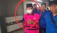 Kades Pragaan Daya Sumenep saat diseret Kejari.