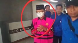 Kades Pragaan Daya Sumenep saat diseret Kejari.