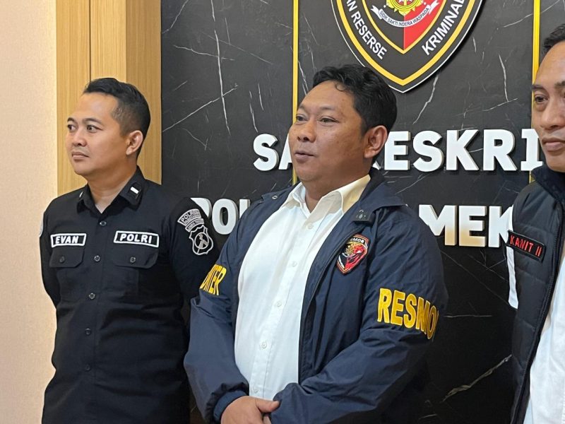 Kasatreskrim Polres Pamekasan AKP Yoyok Hardianto (tengah).
